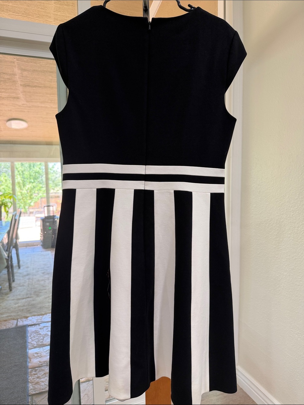 Karen Millen Black and White Mini Dress - Picture 8 of 8